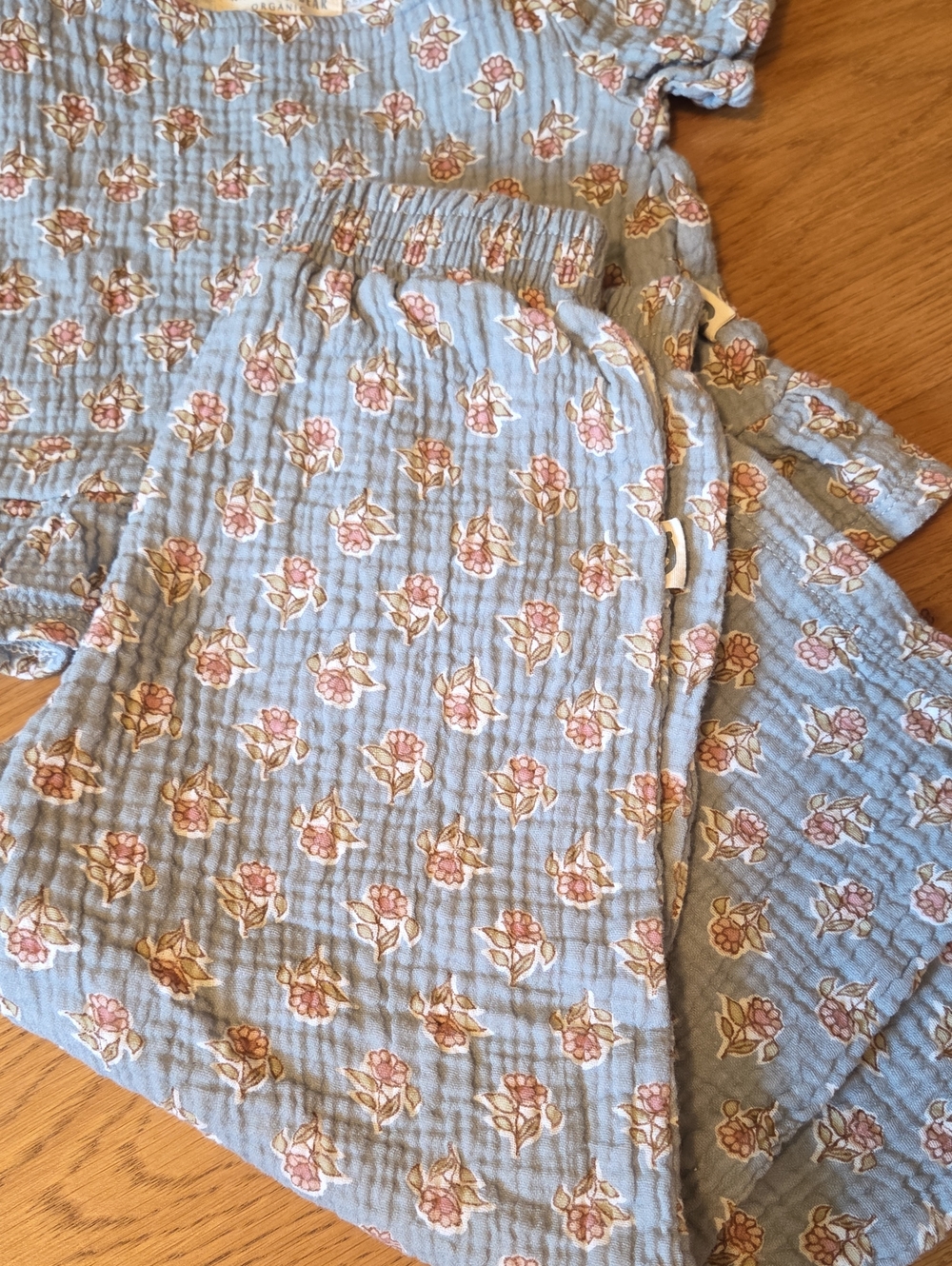 Girl's Outfit - Picture 3 of 3